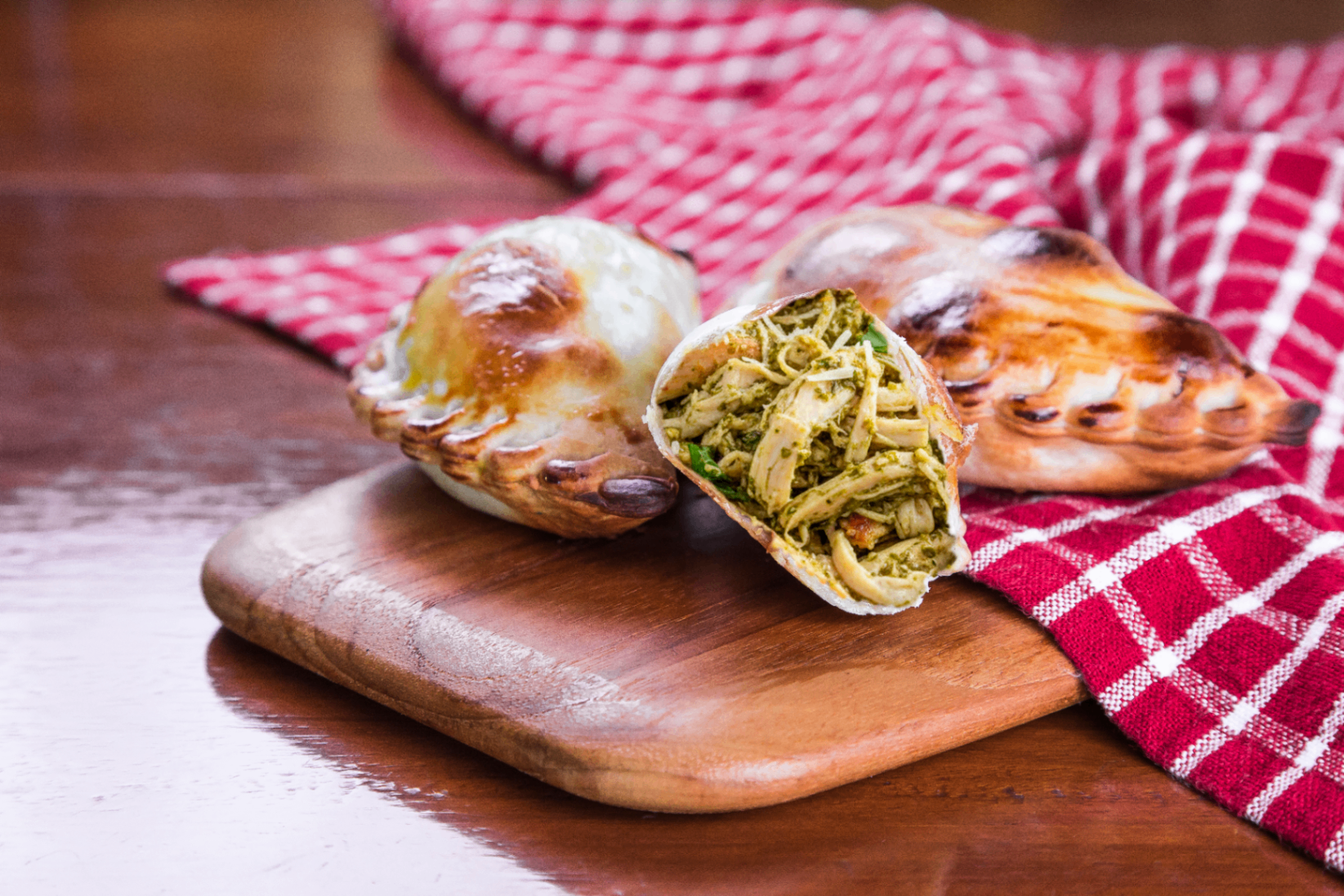 Empanada de Frango ao Pesto